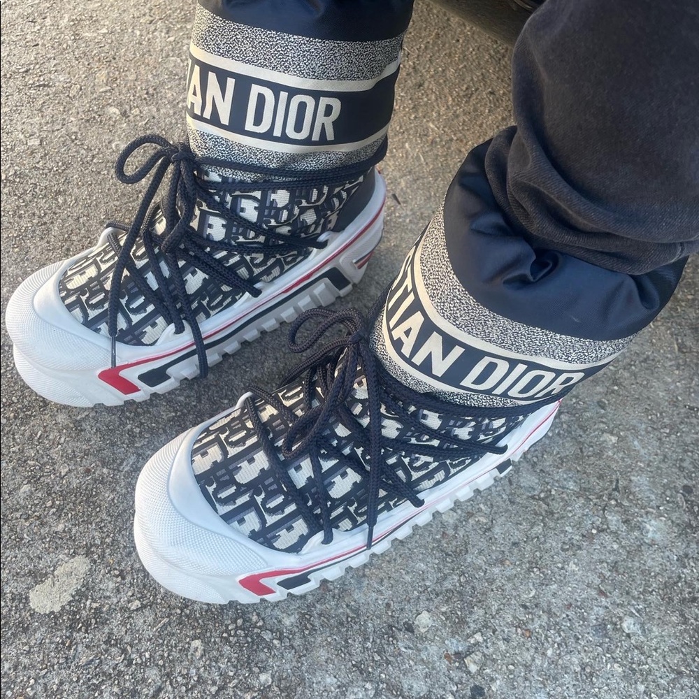 Very fashionable and comfortable - Picture 2 of 3